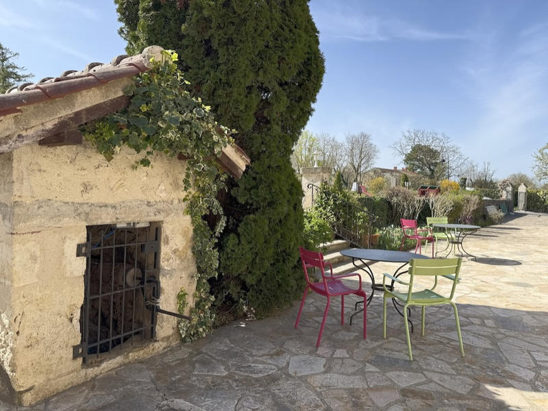 Maison - 410 m² - 9 pièces