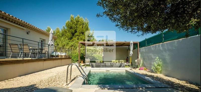 Propriété - 325 m² - 11 pièces