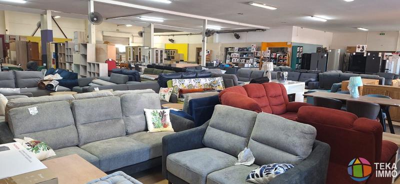 Local commercial - 242 m²