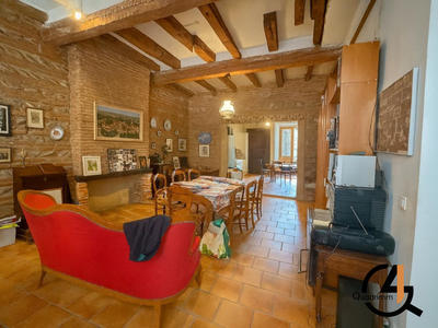 Maison - 280 m² - 6 pièces