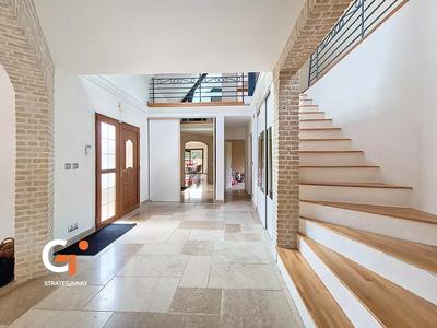 Maison - 260 m² - 6 pièces