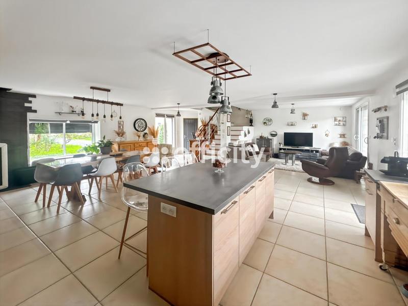 Maison - 192 m² - 6 pièces