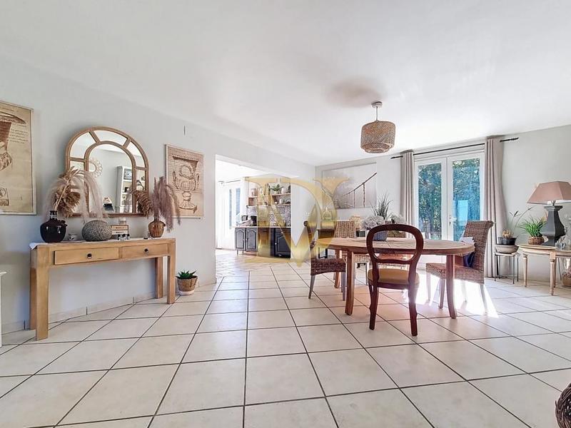 Maison - 245 m² - 9 pièces