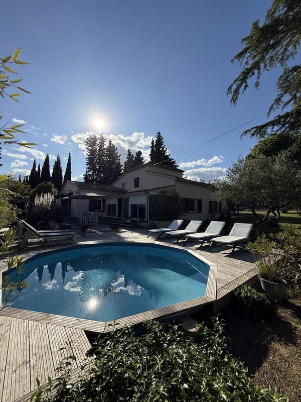 Maison traditionnelle - 185 m² - 7 pièces