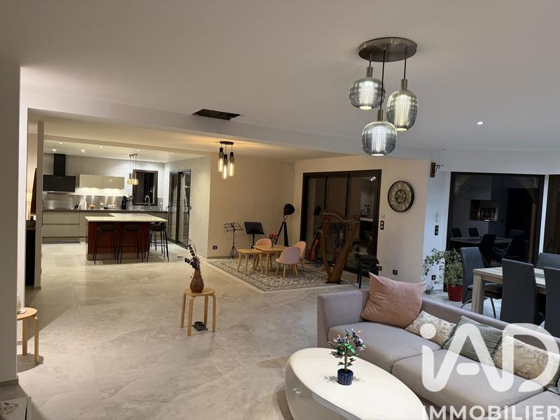 Maison - 280 m² - 7 pièces