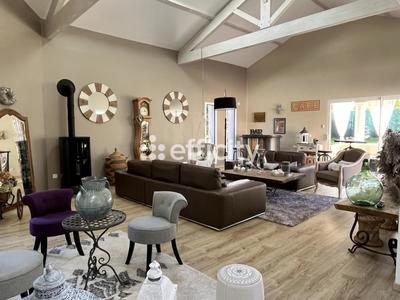 Maison - 236 m² - 8 pièces