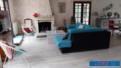 Maison traditionnelle - 327 m² - 8 pièces