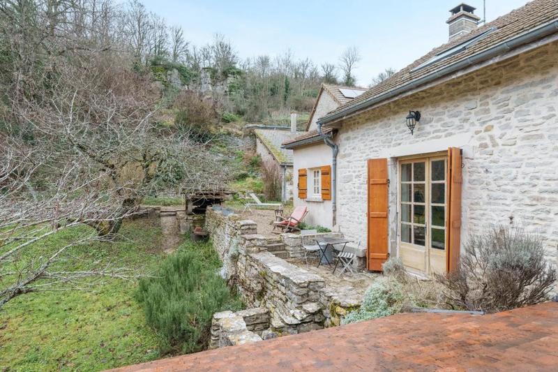 Propriété - 350 m² - 6 pièces