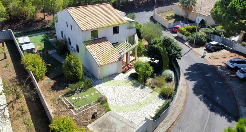 Maison - 200 m² - 8 pièces