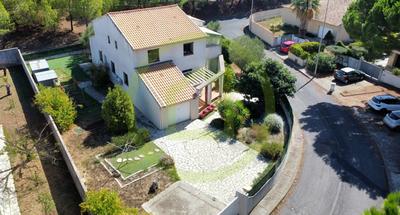 Maison - 200 m² - 8 pièces