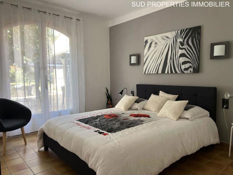 Propriété - 315 m² - 9 pièces