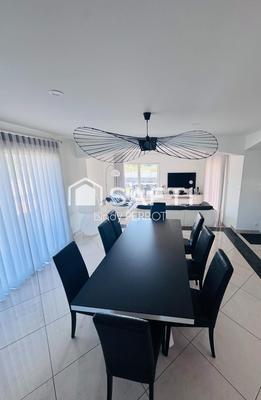 Maison - 205 m² - 7 pièces