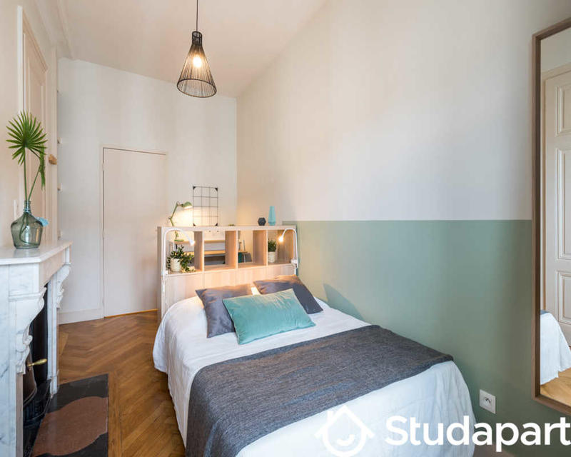 Chambre - 150 m² - 1 pièce