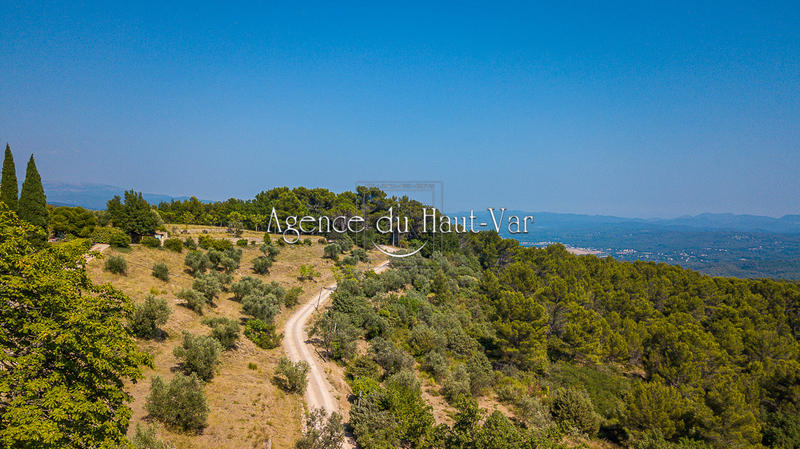 Propriété - 477 m² - 8 pièces