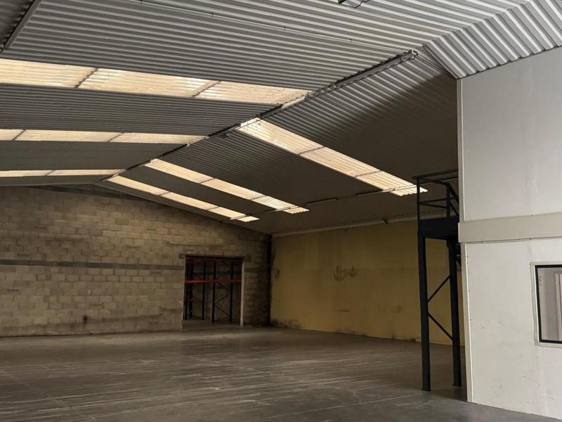 Entrepôt - 8 245 m²