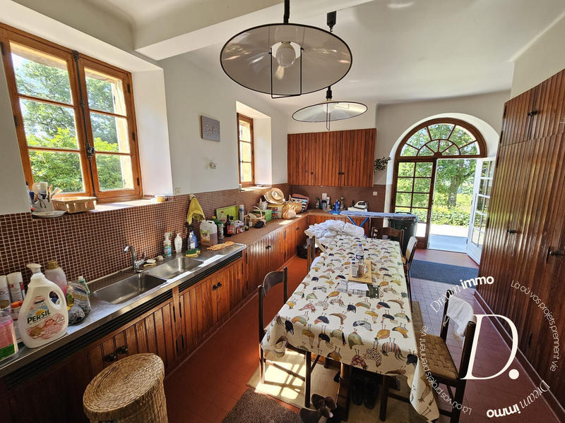 Maison - 420 m² - 11 pièces