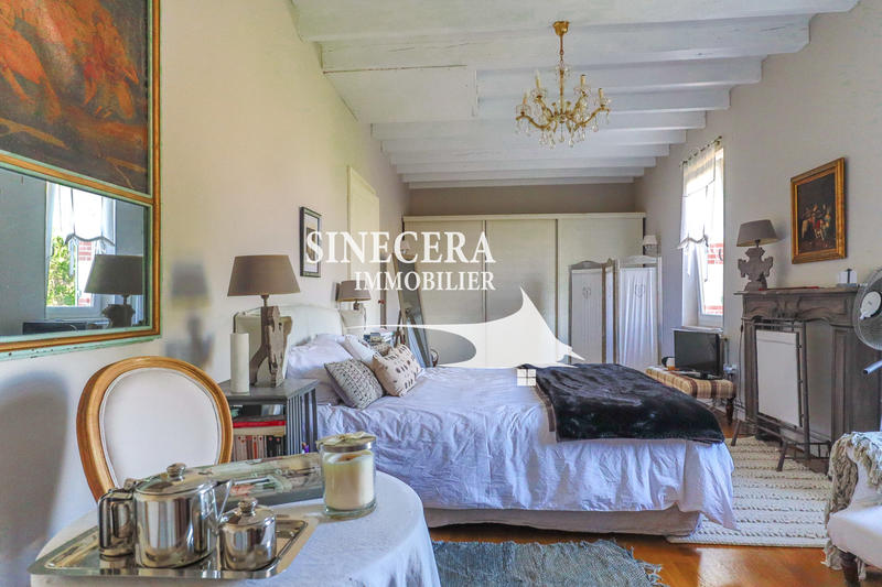 Propriété - 185 m² - 6 pièces