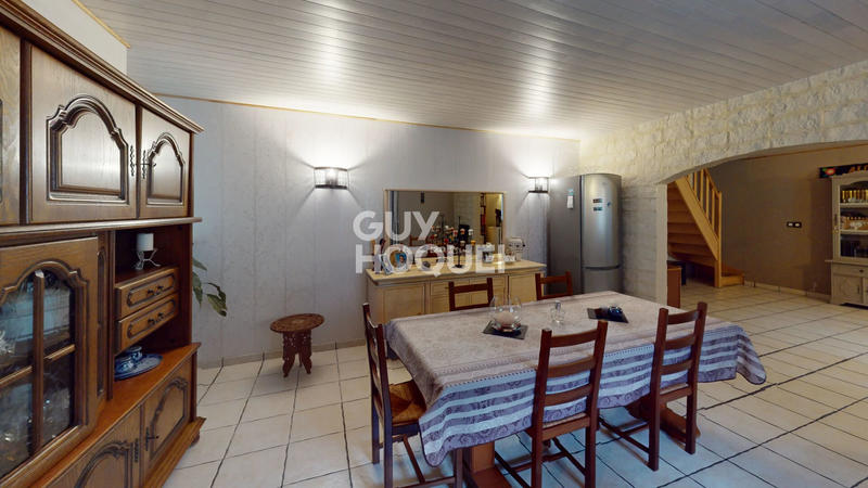 Maison - 377 m² - 10 pièces