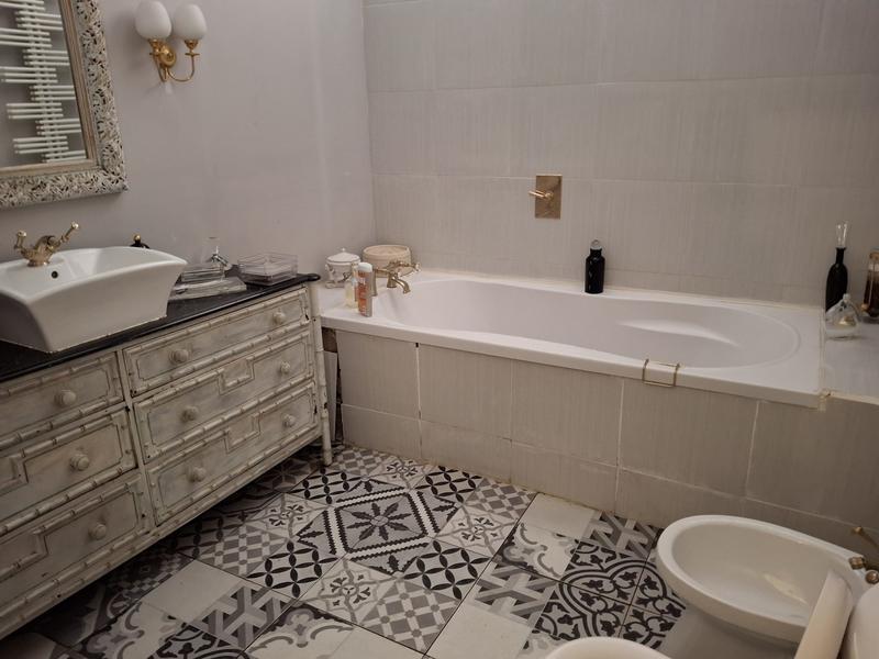 Maison traditionnelle - 388 m² - 11 pièces