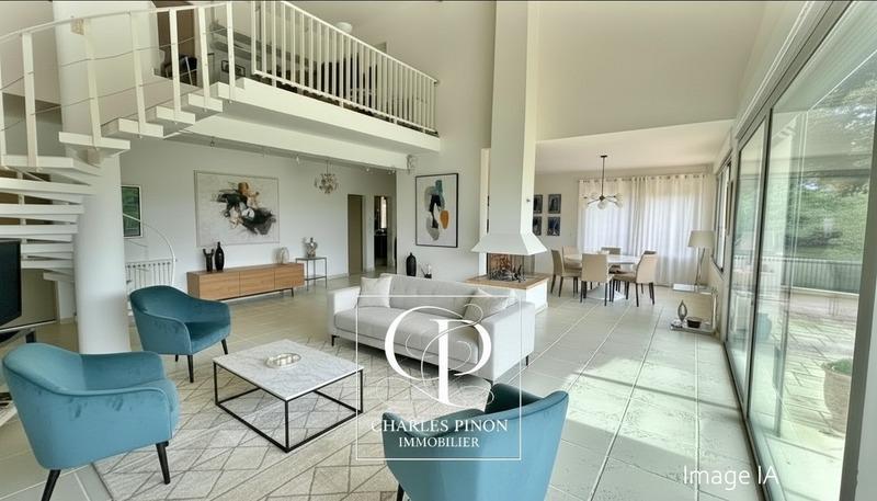 Villa - 258 m² - 8 pièces