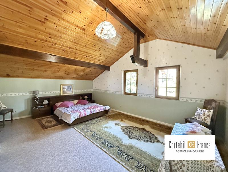 Maison traditionnelle - 320 m² - 5 pièces