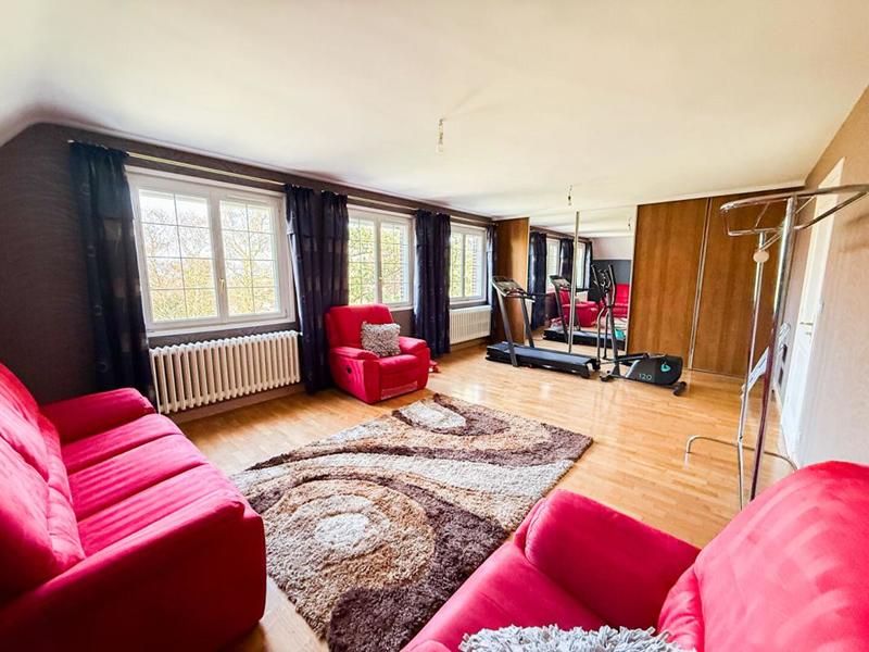 Maison - 220 m² - 12 pièces