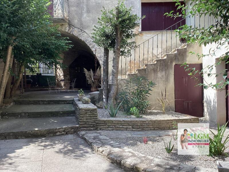 Mas - 255 m² - 7 pièces