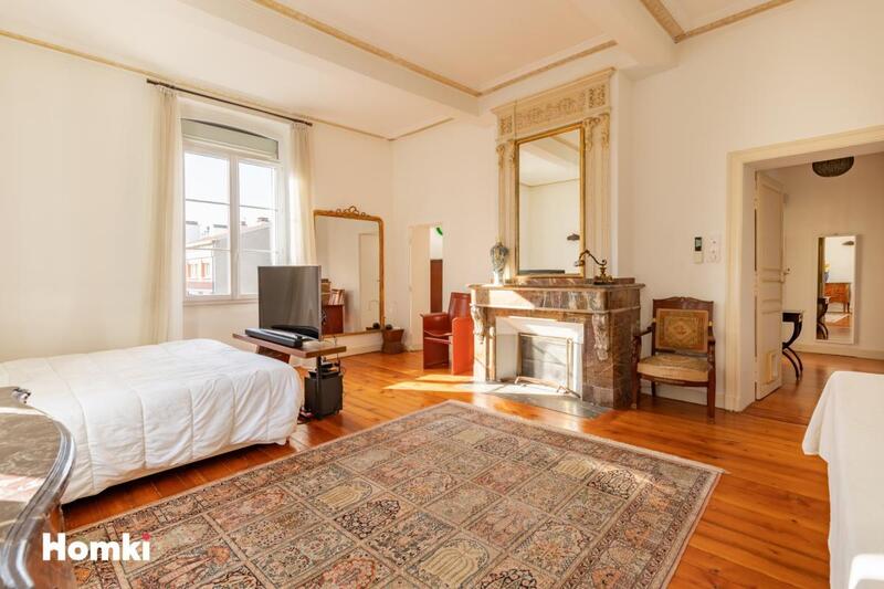 Maison - 328 m² - 11 pièces