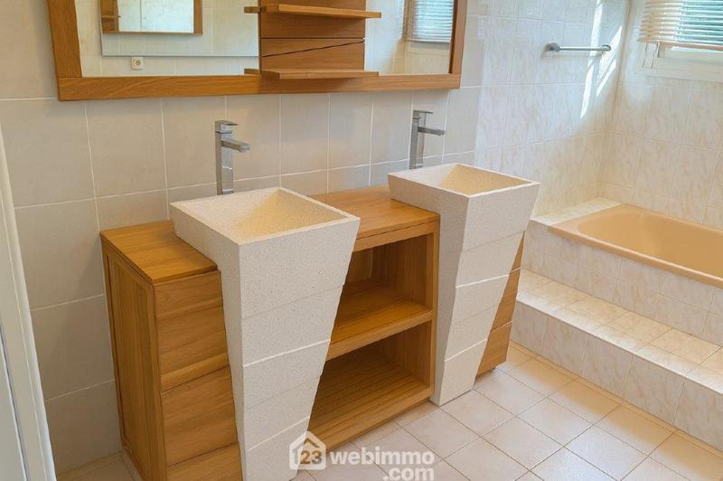 Villa - 220 m² - 10 pièces