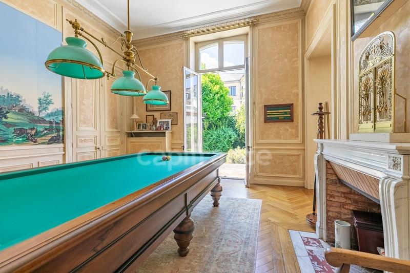 Appartement bourgeois - 260 m² - 6 pièces