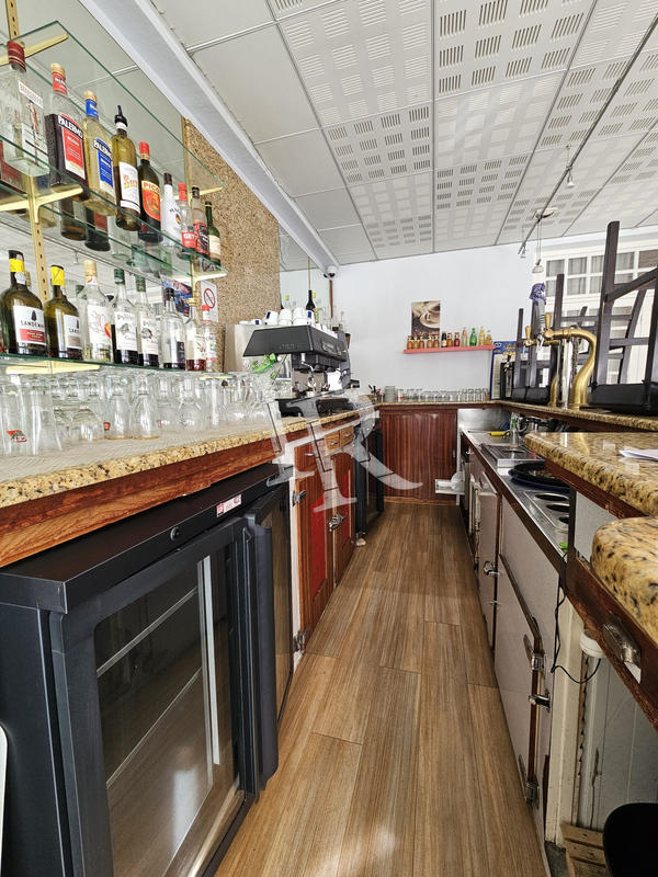 Local commercial - 1 200 m²