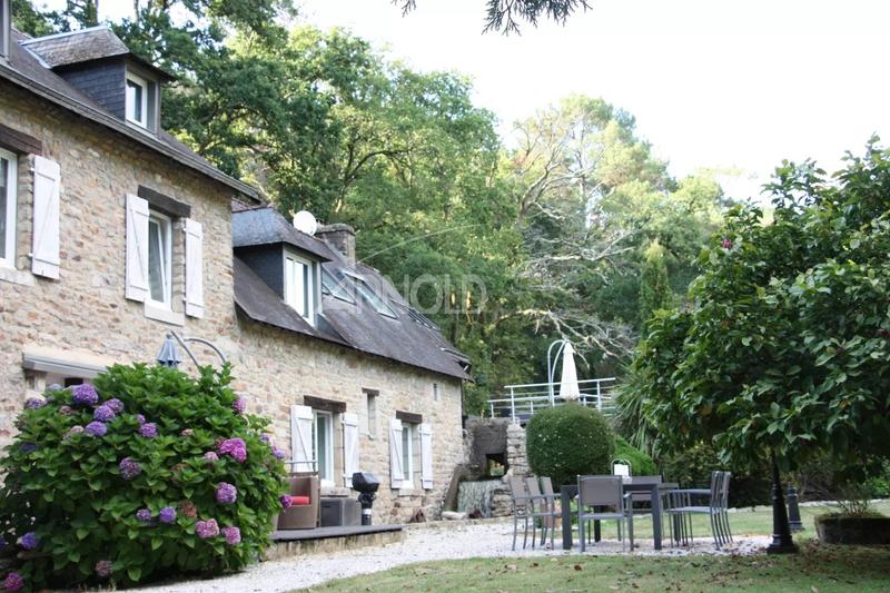 Maison - 266 m² - 9 pièces