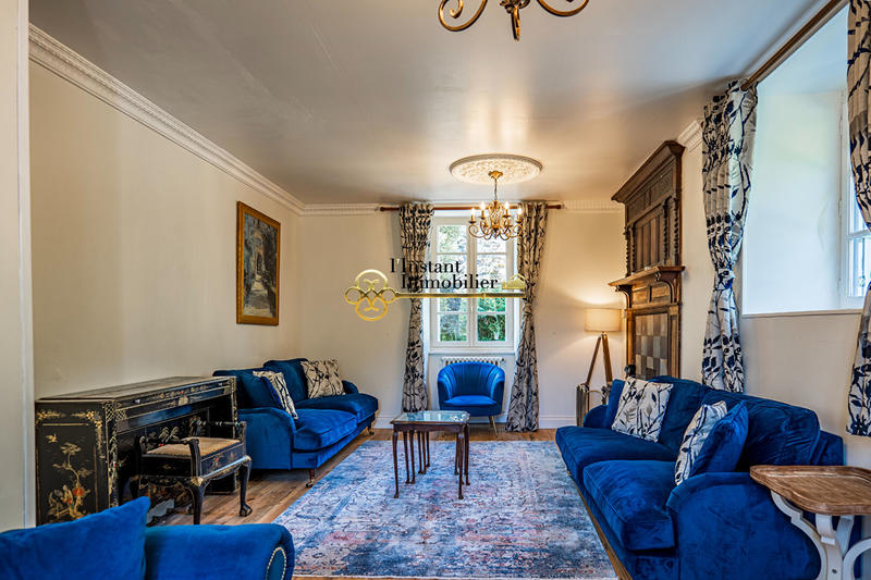 Demeure - 185 m² - 11 pièces