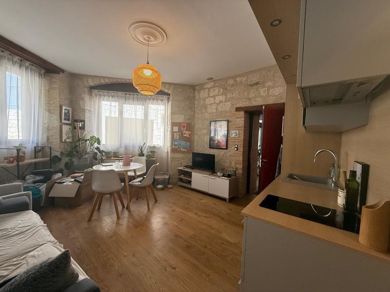 Maison - 303 m² - 12 pièces