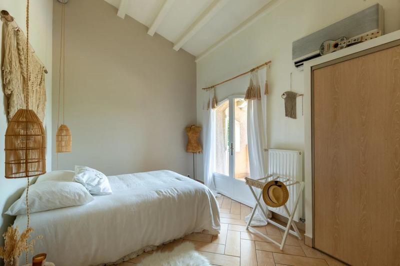 Maison - 221 m² - 6 pièces