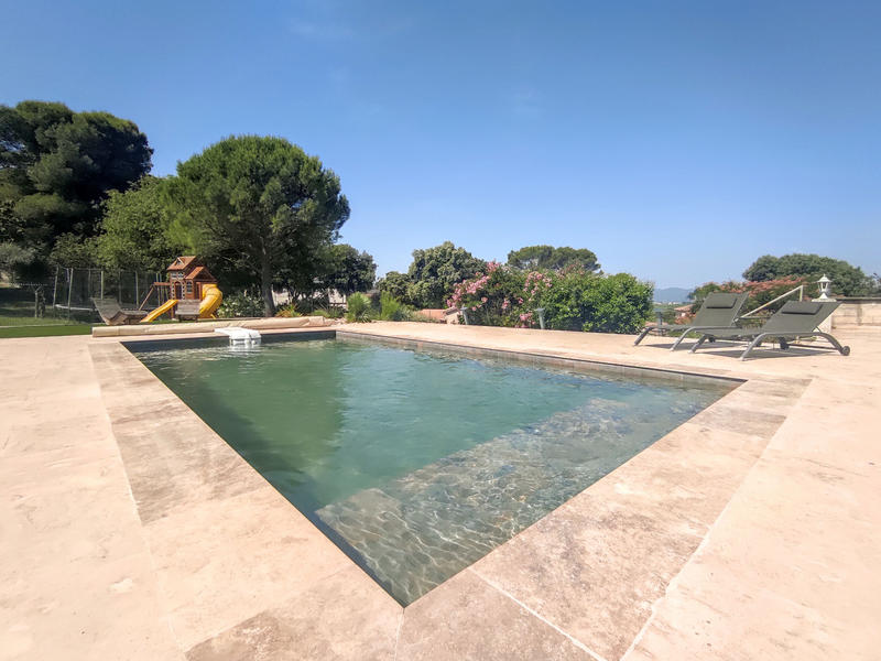 Maison - 270 m² - 11 pièces