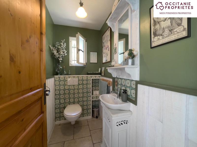 Propriété - 345 m² - 9 pièces