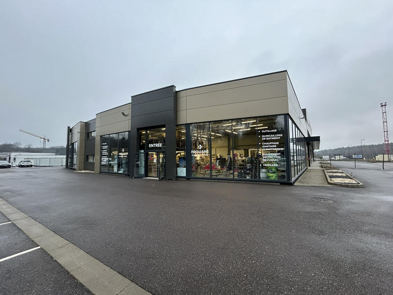 Local commercial - 1 049 m²