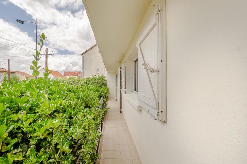 Maison - 300 m² - 16 pièces