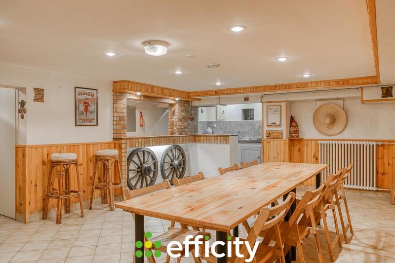 Maison - 180 m² - 7 pièces