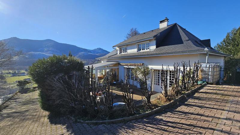 Maison - 200 m² - 9 pièces