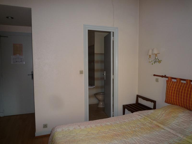 Propriété - 1 200 m² - 50 pièces