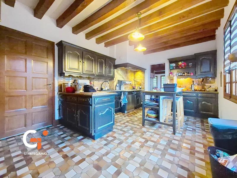 Maison - 350 m² - 8 pièces