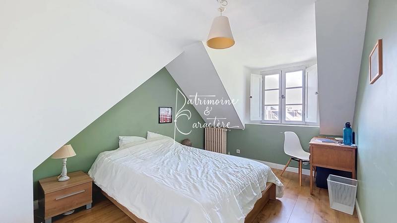 Maison - 235 m² - 10 pièces