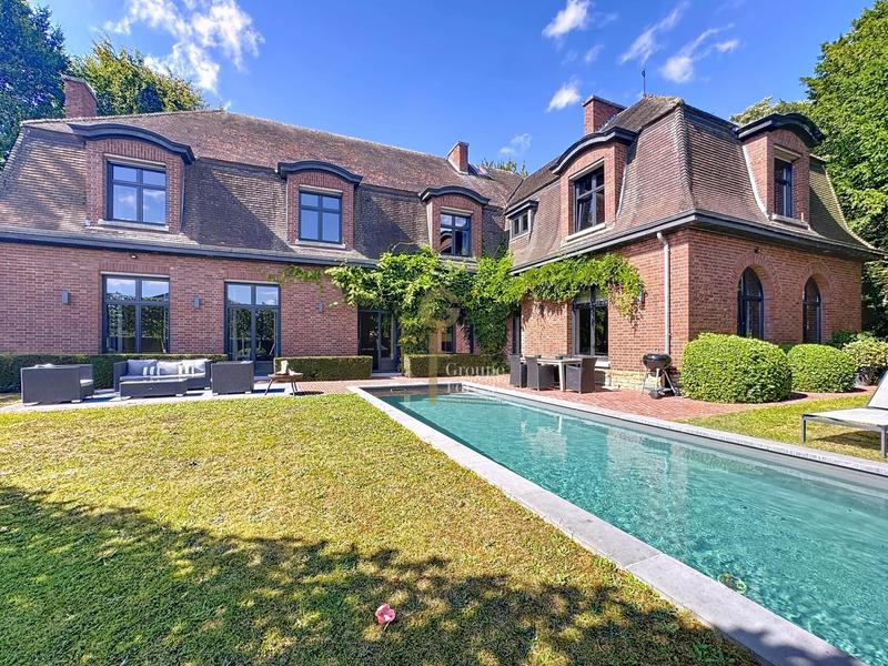 Maison - 400 m² - 8 pièces