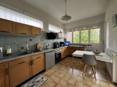 Maison traditionnelle - 168 m² - 8 pièces