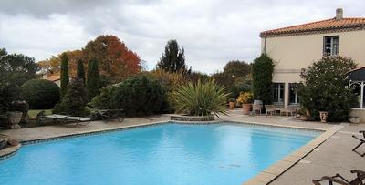 Maison - 300 m² - 9 pièces