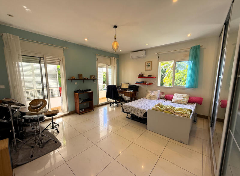 Maison - 210 m² - 7 pièces