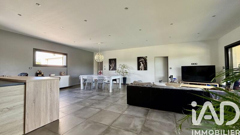 Maison - 182 m² - 5 pièces