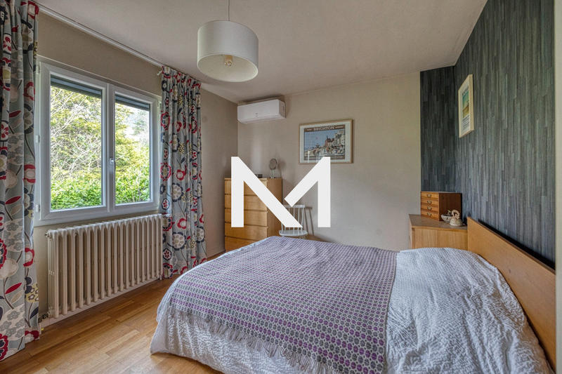 Maison - 229 m² - 7 pièces